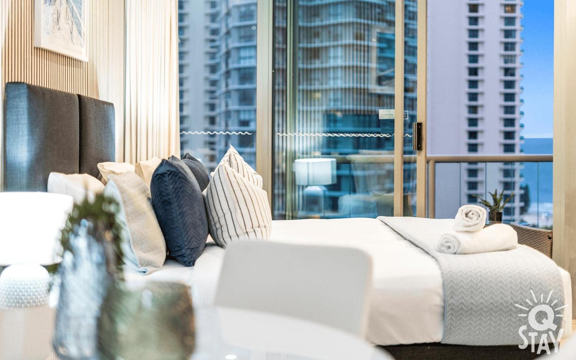 Apartment Legends Surfers Paradise Mid Week Madness Deal - Q Gold Coast