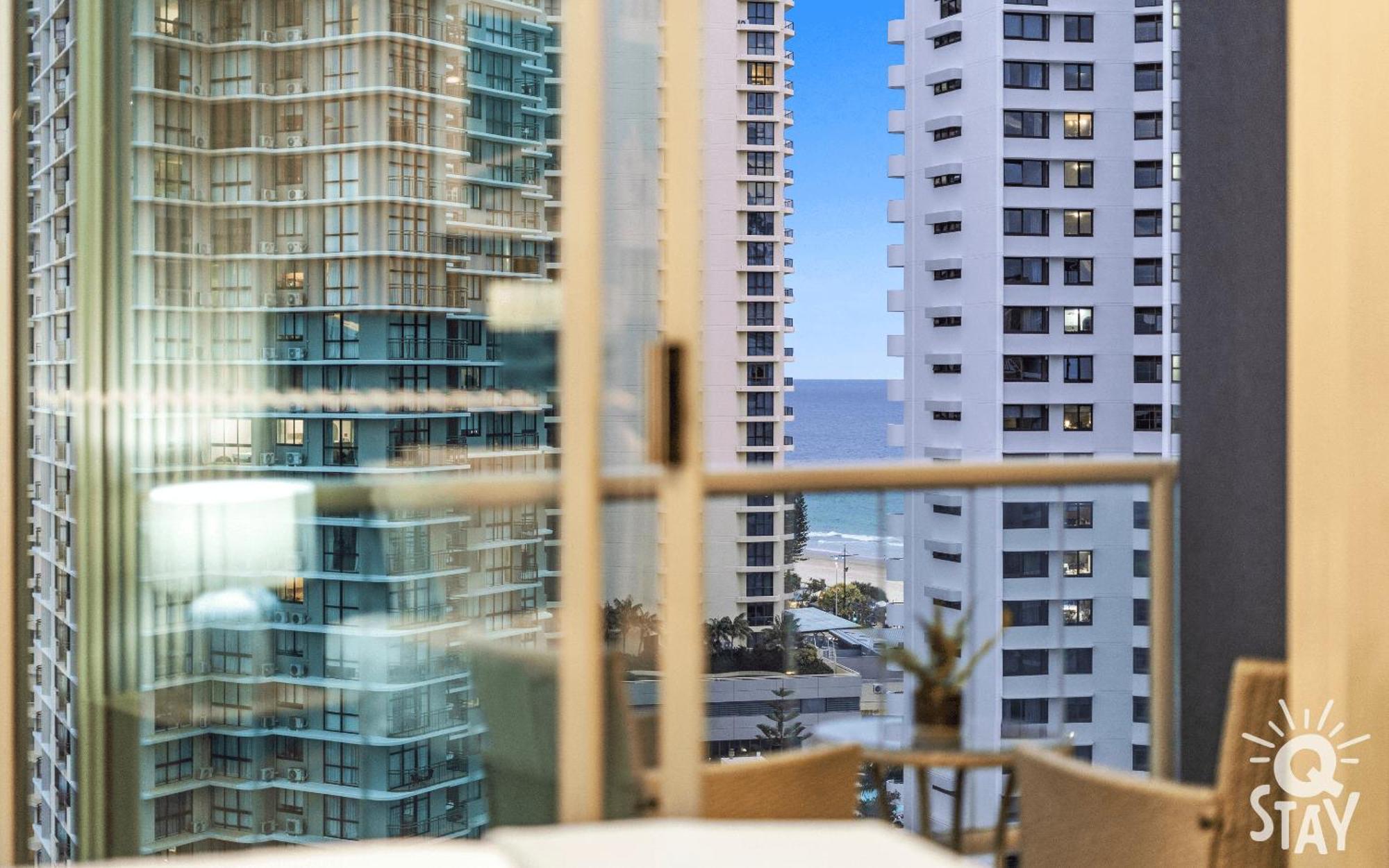 Legends Surfers Paradise Mid Week Madness Deal - Q